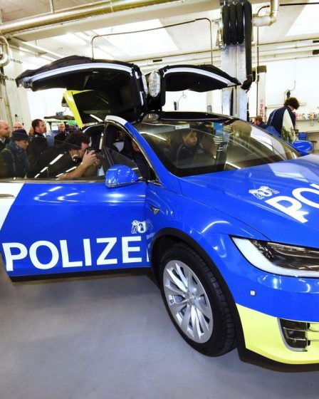 Panne pendant la course-poursuite – les policiers ne peuvent pas ouvrir les portes de leur Tesla › 10 Panne pendant la course-poursuite – les policiers ne peuvent pas ouvrir les portes de leur Tesla › - 9