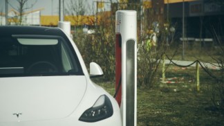 Pourquoi BMW a raison de ne pas vouloir de voiture électrique avec 1000 km d'autonomie comme Tesla › Geeky News - 1