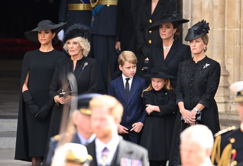 le prince george aux funérailles nationales de la reine elizabeth ii