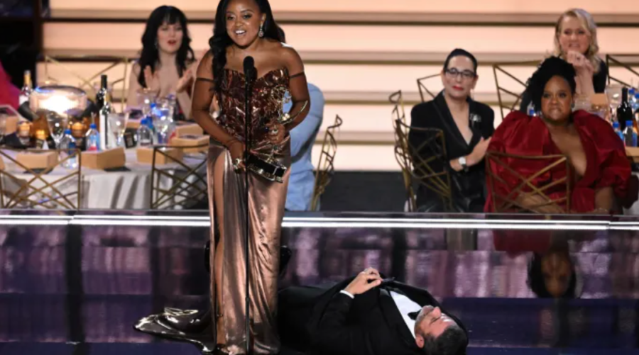 Que ne s'est-il pas passé aux Primetime Emmy Awards 2022 ? 2 Que ne s'est-il pas passé aux Primetime Emmy Awards 2022 ? - 1