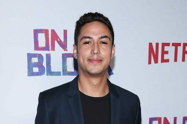 Qui est Julio Macias de 'On My Block' ? Âge, femme, valeur nette - 8