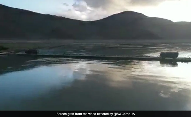 Regardez: La merveille d'ingénierie de l'armée - Un pont sur la rivière Indus au Ladakh 2 Regardez: La merveille d'ingénierie de l'armée - Un pont sur la rivière Indus au Ladakh - 1