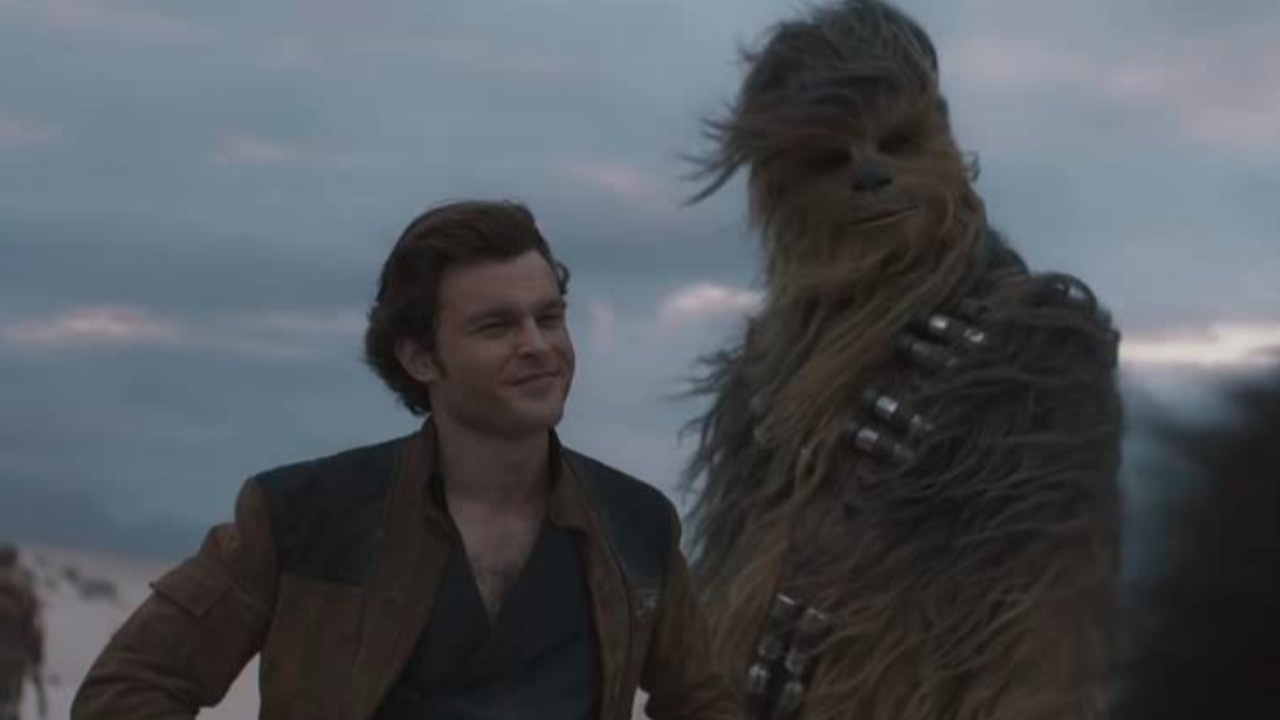 Chaque film Star Wars que nous étions censés obtenir depuis que Disney a acheté Lucasfilm 4 Alden Ehrenreich et Joonas Suotamo dans Solo : A Star Wars Story