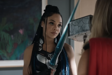 Tessa Thompson appelle un Thor 4 Blooper Taika Waititi laissé dans le film sans s'en apercevoir - 8