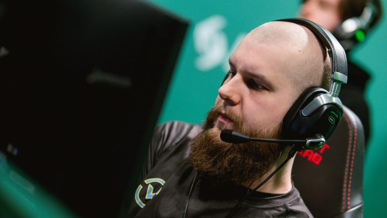 F0rest dégage accidentellement une fumée incroyable sur le Mirage de CS:GO 2 F0rest dégage accidentellement une fumée incroyable sur le Mirage de CS:GO - 1
