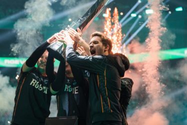 Du sang, de la sueur et des larmes : Rogue remporte le premier trophée LEC 2022 [Video de la game] - 6