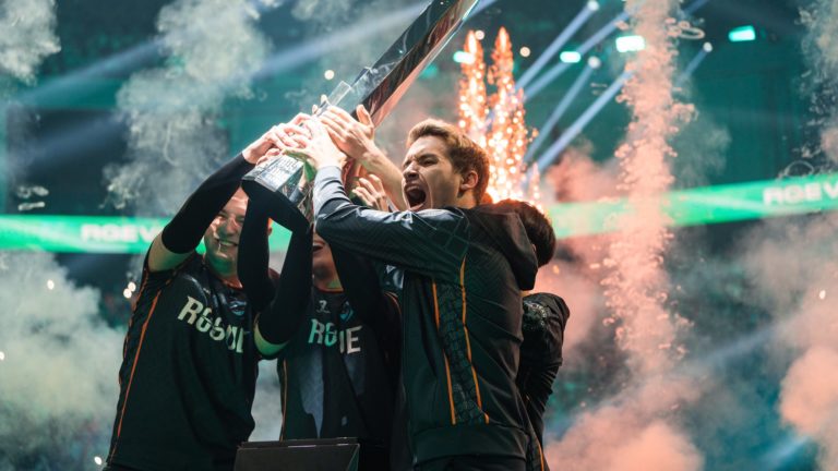 Du sang, de la sueur et des larmes : Rogue remporte le premier trophée LEC 2022 [Video de la game] - 1