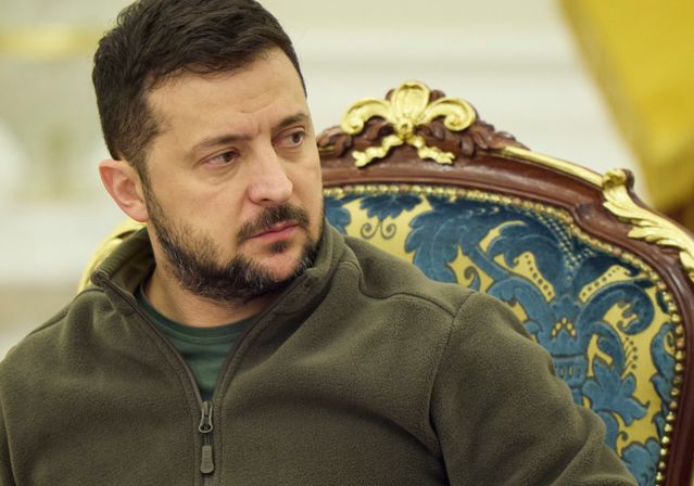 Zelensky contredit l'événement de Poutine mis en scène pour claironner l'annexion russe des régions ukrainiennes avec une demande surprise d'adhésion à l'OTAN - 3