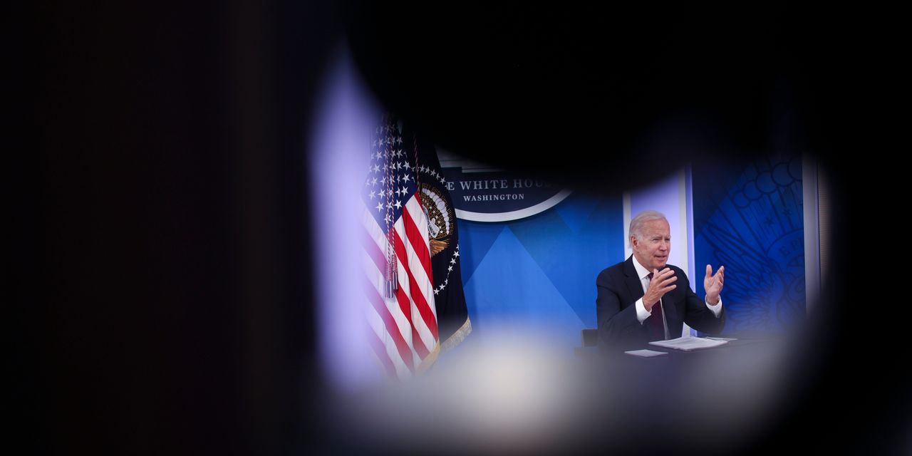 Biden signe un projet de loi pour financer le gouvernement, aider la défense de l'Ukraine contre la Russie, soutenir la reprise après une catastrophe naturelle et éviter l'arrêt à minuit 2 Biden signe un projet de loi pour financer le gouvernement, aider la défense de l'Ukraine contre la Russie, soutenir la reprise après une catastrophe naturelle et éviter l'arrêt à minuit - 1