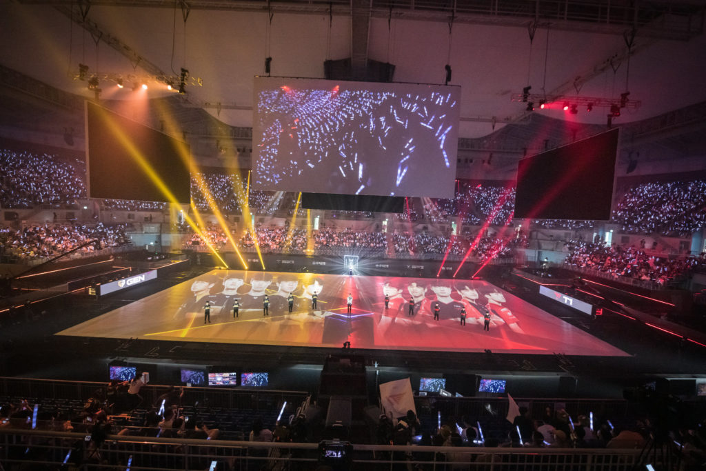 Faker donne son avis sur le supposé "Groupe de la mort" de T1, l'équipe dont il veut se venger aux Mondiaux 2022, et plus 7 Faker donne son avis sur le supposé "Groupe de la mort" de T1, l'équipe dont il veut se venger aux Mondiaux 2022, et plus - 6