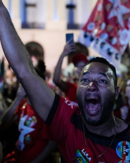 Bolsonaro et Lula se dirigent vers un second tour au Brésil après un vote présidentiel serré - 81