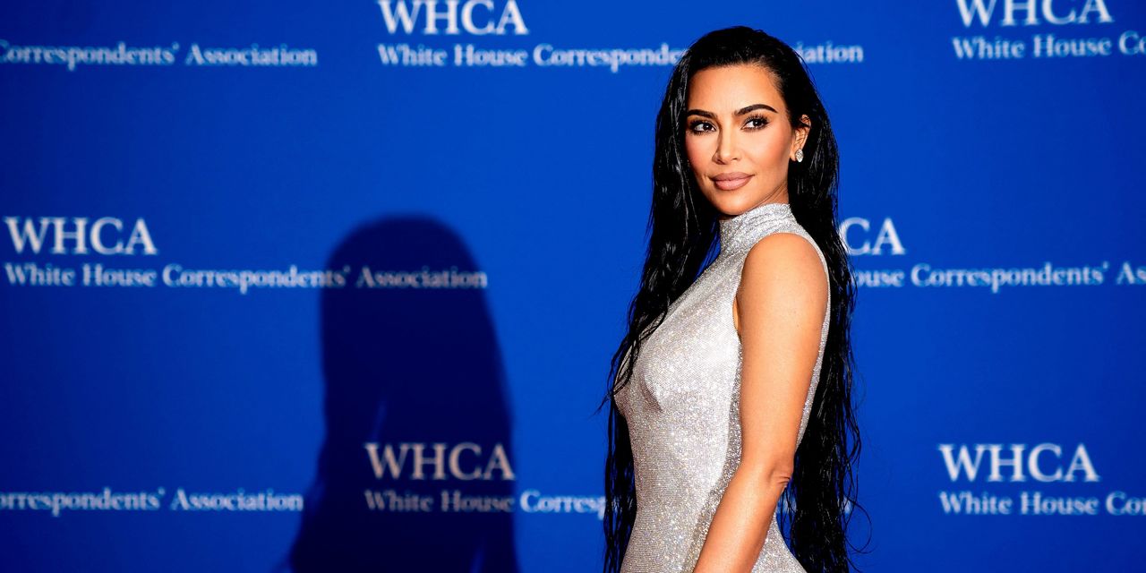 La crypto-monnaie que Kim Kardashian a-t-elle promue était-elle un pump and dump ? Certains investisseurs le pensent. 2 La crypto-monnaie que Kim Kardashian a-t-elle promue était-elle un pump and dump ? Certains investisseurs le pensent. - 1