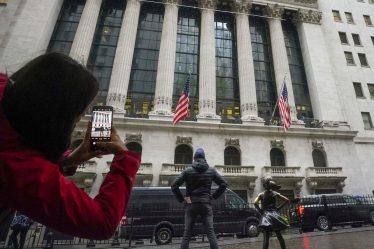 Les contrats à terme sur le Dow bondissent de plus de 300 points pour prolonger un bon départ au quatrième trimestre - 5