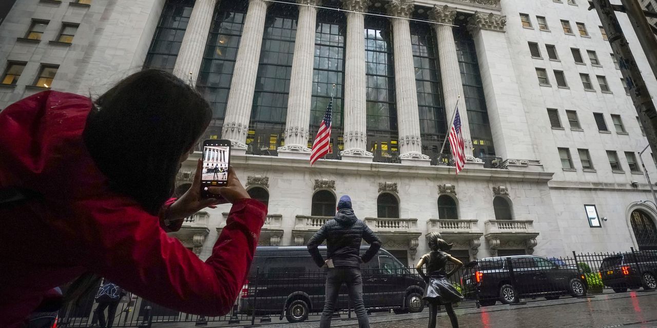 Les contrats à terme sur le Dow bondissent de plus de 300 points pour prolonger un bon départ au quatrième trimestre - 1