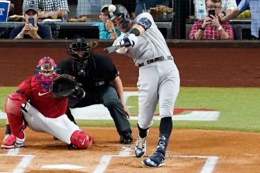 Un fan qui a attrapé le 62e circuit d'Aaron Judge a offert 2 millions de dollars pour le ballon - 9