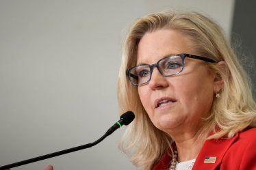 Liz Cheney dit que les candidats républicains de l'Arizona menacent la démocratie - 5