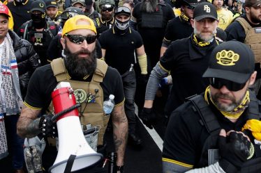 Un membre des Proud Boys plaide coupable de complot séditieux lors de l'attaque du 6 janvier - 7