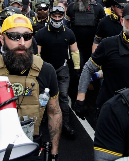 Un membre des Proud Boys plaide coupable de complot séditieux lors de l'attaque du 6 janvier 58 Un membre des Proud Boys plaide coupable de complot séditieux lors de l'attaque du 6 janvier - 57
