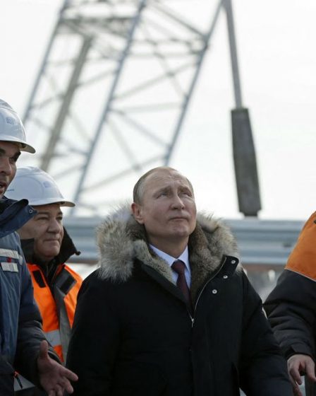La Russie dit qu'un camion piégé endommage un pont clé vers la Crimée 18 La Russie dit qu'un camion piégé endommage un pont clé vers la Crimée - 17
