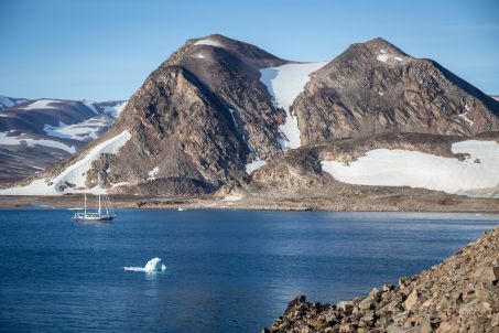 la « maison des Français » renaîtra-t-elle de ses cendres ? – La science et le futur › Geek News 5 Kamak dans la baie de Rosenvinge. Photo: Yann Chavans - Groenland