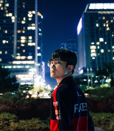 T1 remporte une victoire rebondissante sur le malheureux C9 alors que Faker empoche un autre record du monde - 44