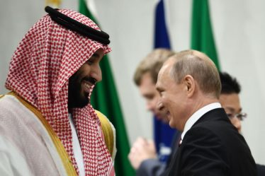 Biden dit que les Saoudiens subiront les conséquences de la réduction des quotas de production de l'OPEP+ qui aide la Russie et nuit aux Américains - 7