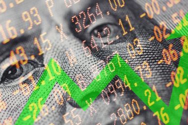 Le dollar américain continue de monter en flèche : ce que cela signifie pour le marché boursier et les investisseurs