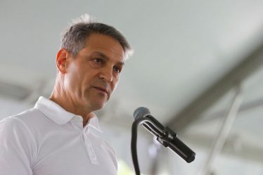Apple et Spotify devraient "arrêter de travailler" avec Kanye West, déclare Ari Emanuel