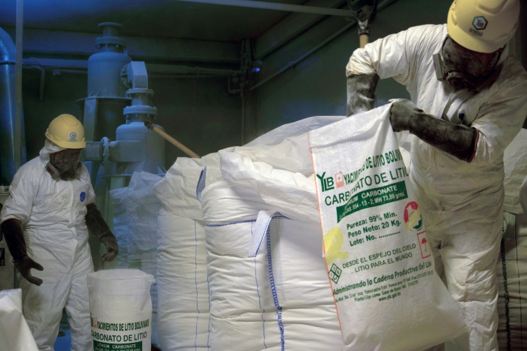 Sacs de carbonate de lithium sur un site minier en Bolivie, le 10 juillet 2019 (AFP/Archive - Pablo COZAGLIO, Pablo COZAGLIO)