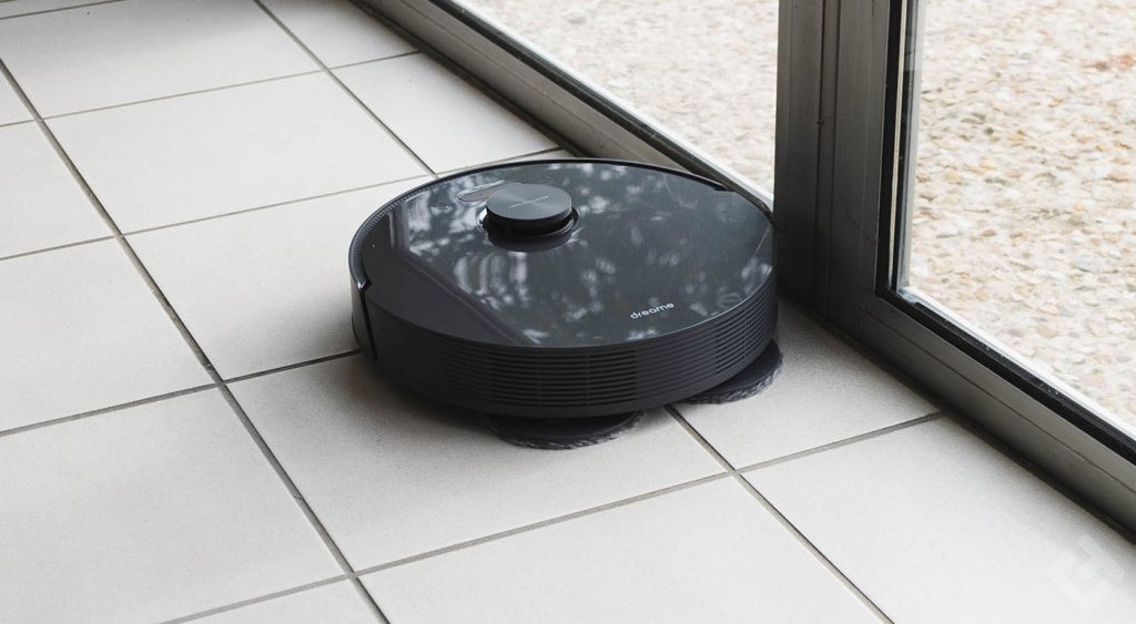 Avis complet et détaillé – Aspirateur robot › 12 Dreamebot L10s Pro en action