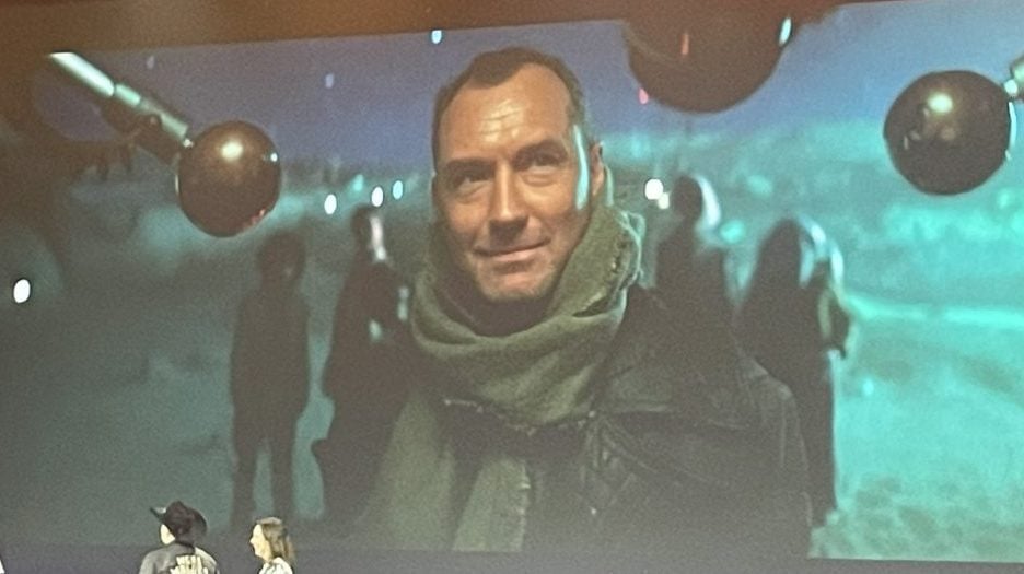 Jon Favreau laisse entendre que des personnages de "Skeleton Crew" pourraient apparaître dans la saison 4 de "The Mandalorian" 5 Équipage squelette - Jude Law