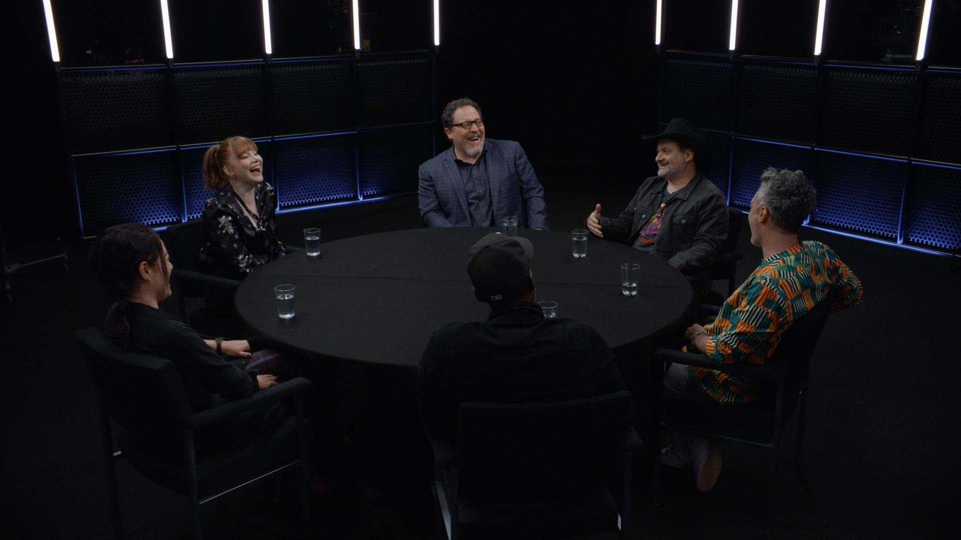 Jon Favreau laisse entendre que des personnages de "Skeleton Crew" pourraient apparaître dans la saison 4 de "The Mandalorian" 4 Les réalisateurs mandaloriens