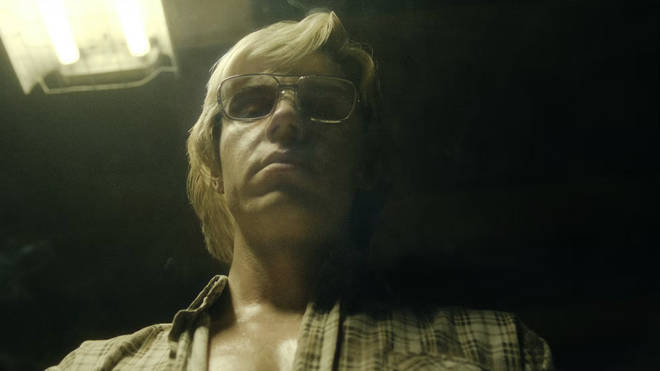 Quelle est la précision du Dahmer de Netflix ? Un journaliste signale des inexactitudes dans l'émission 5 L'appartement de Dahmer aurait une odeur de produits chimiques