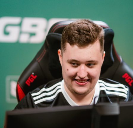ZywOo porte Vitality et élimine les Outsiders de la saison 16 de l'ESL Pro League 54 ZywOo porte Vitality et élimine les Outsiders de la saison 16 de l'ESL Pro League - 53