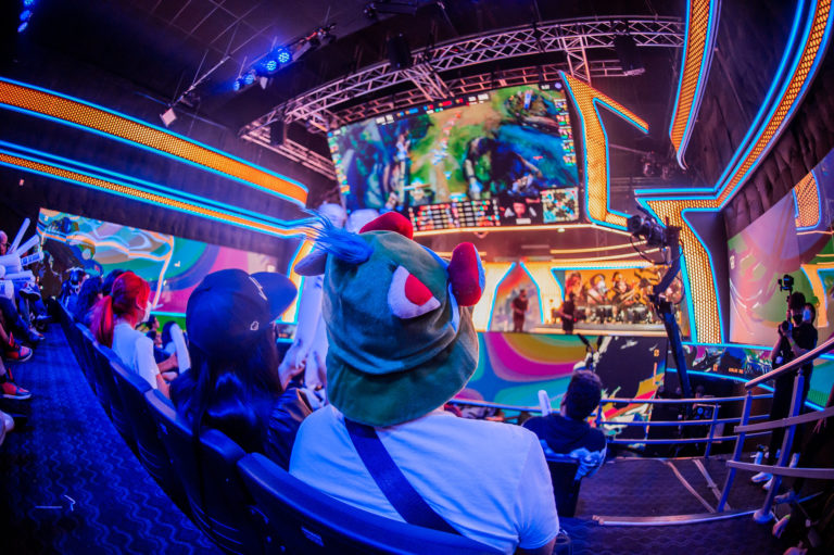 La rivalité classique propulse le Mondial 2022 au-delà d'un énorme record d'audience le premier jour de la phase de play-in 2 La rivalité classique propulse le Mondial 2022 au-delà d'un énorme record d'audience le premier jour de la phase de play-in - 1