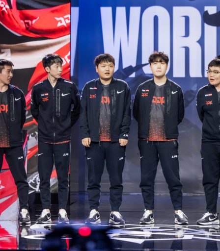 DWG KIA complète la performance 0-3 de LCK lors de la deuxième journée de la phase de groupes du Mondial 2022 après être entré en collision avec JD Gaming 100 DWG KIA complète la performance 0-3 de LCK lors de la deuxième journée de la phase de groupes du Mondial 2022 après être entré en collision avec JD Gaming - 99