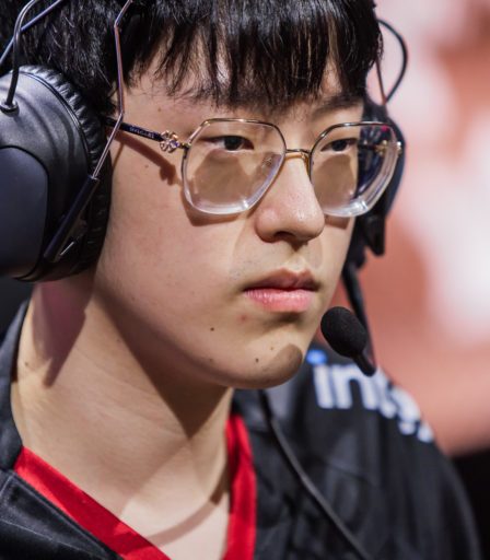 Les fans de LPL et LCS ont failli faire exploser le toit du théâtre Hulu alors qu'EDG renverse C9 aux Mondiaux 2022 72 Les fans de LPL et LCS ont failli faire exploser le toit du théâtre Hulu alors qu'EDG renverse C9 aux Mondiaux 2022 - 71