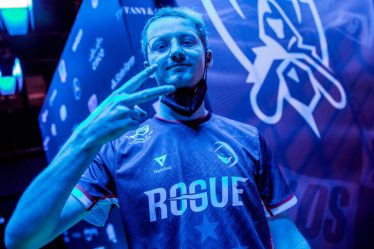 Rogue étend sa domination à l'étape du championnat du monde lors de la deuxième journée des groupes - 15