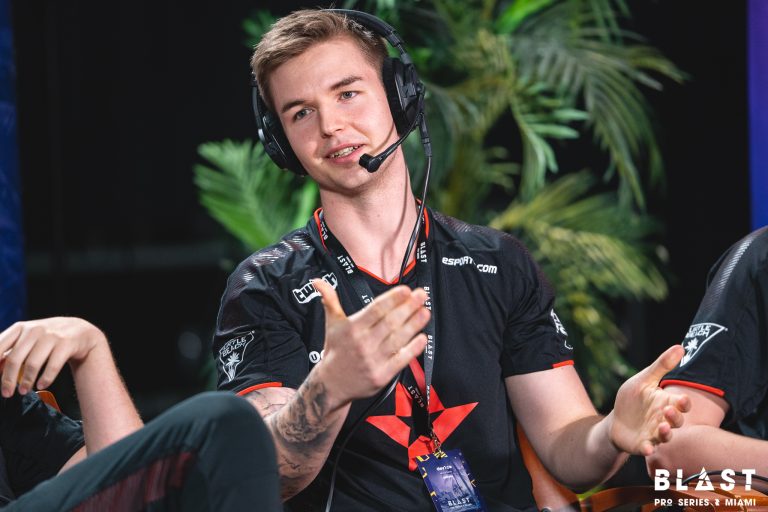 Voici les paramètres CS:GO et le réticule de dev1ce 2 Voici les paramètres CS:GO et le réticule de dev1ce - 1