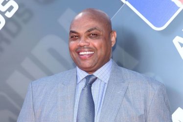 Charles Barkley signe un contrat de 100 millions de dollars qui changera sa vie pour rester avec TNT