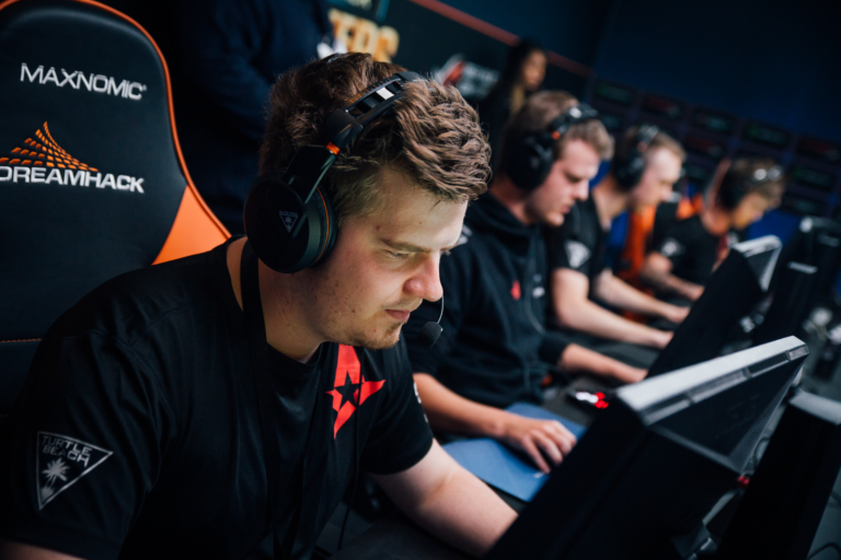 Dupreeh entre dans l'histoire de CS:GO avec un prix de 2 millions de dollars 2 Dupreeh entre dans l'histoire de CS:GO avec un prix de 2 millions de dollars - 1
