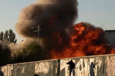 Des vagues de drones suicides frappent l'Ukraine pour commencer la semaine