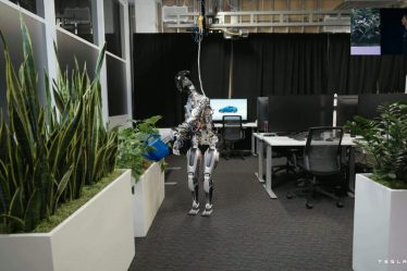 Elon Musk a enfin montré un vrai robot, pas un comédien déguisé en cyborg › - 7