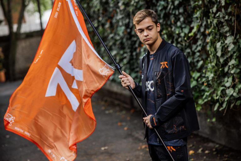 Le sous-marin Fnatic ADC Bean n'a pas joué un seul match aux Mondiaux, mais il a dominé la file d'attente des champions 2 Le sous-marin Fnatic ADC Bean n'a pas joué un seul match aux Mondiaux, mais il a dominé la file d'attente des champions - 1