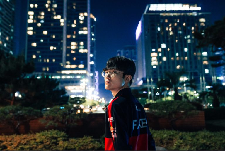 Le maillot des Mondiaux 2022 de T1 invoque une nostalgie classique de SKT 2 Le maillot des Mondiaux 2022 de T1 invoque une nostalgie classique de SKT - 1