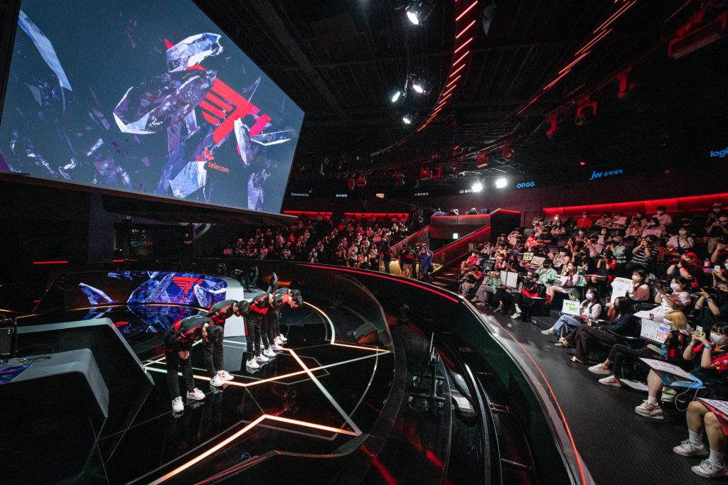 Faker donne son avis sur le supposé "Groupe de la mort" de T1, l'équipe dont il veut se venger aux Mondiaux 2022, et plus 5 Faker donne son avis sur le supposé "Groupe de la mort" de T1, l'équipe dont il veut se venger aux Mondiaux 2022, et plus - 4