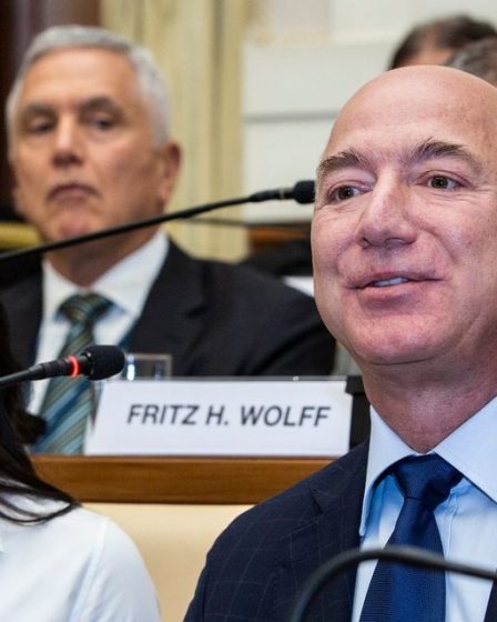 Jeff Bezos reçoit un prix de philanthropie alors que l'ex-femme MacKenzie Scott poursuit sa frénésie de dons