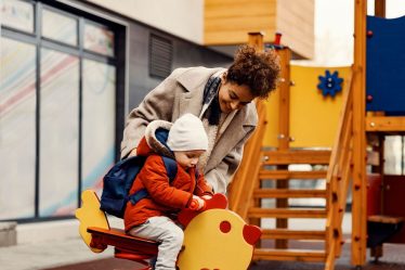 « La garde d'enfants est de plus en plus hors de portée » : la hausse des frais de garde d'enfants dépasse l'inflation