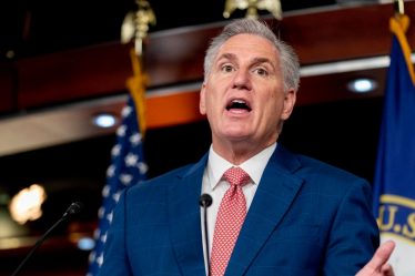 L'aide à l'Ukraine pourrait se tarir si les républicains remportent la majorité à la Chambre, déclare Kevin McCarthy : "Ce n'est pas un chèque en blanc gratuit"