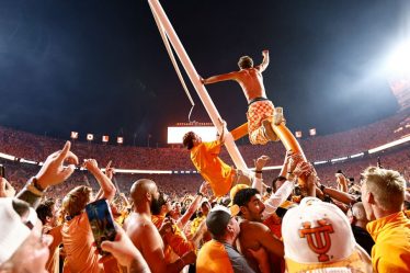 Le Tennessee rôti en ligne après avoir demandé aux fans de football de payer pour de nouveaux poteaux de but